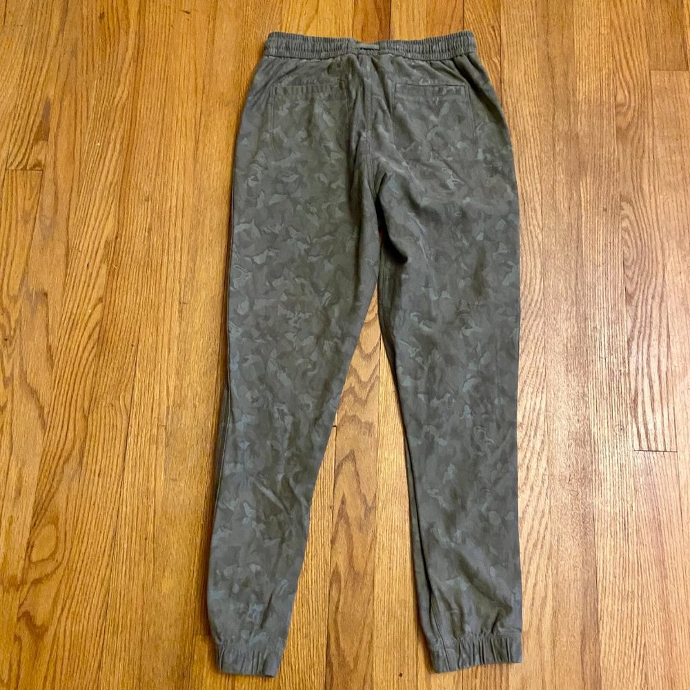 Athleta Farallon Printed Jogger Size 2 - Picture 7 of 10